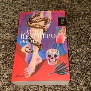 Laura Restrepo 'Hot Sur' Spanish Book with Vibrant Cover Art